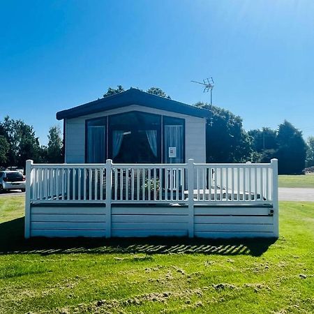 The Poplars Lodge With Hot Tub 约克 外观 照片