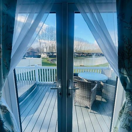 The Poplars Lodge With Hot Tub 约克 外观 照片