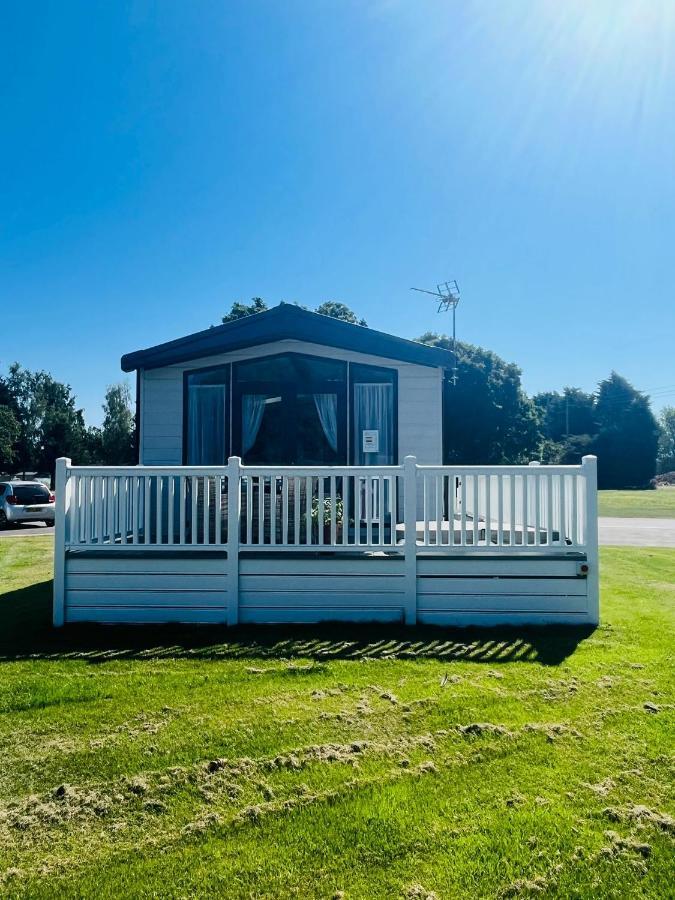 The Poplars Lodge With Hot Tub 约克 外观 照片