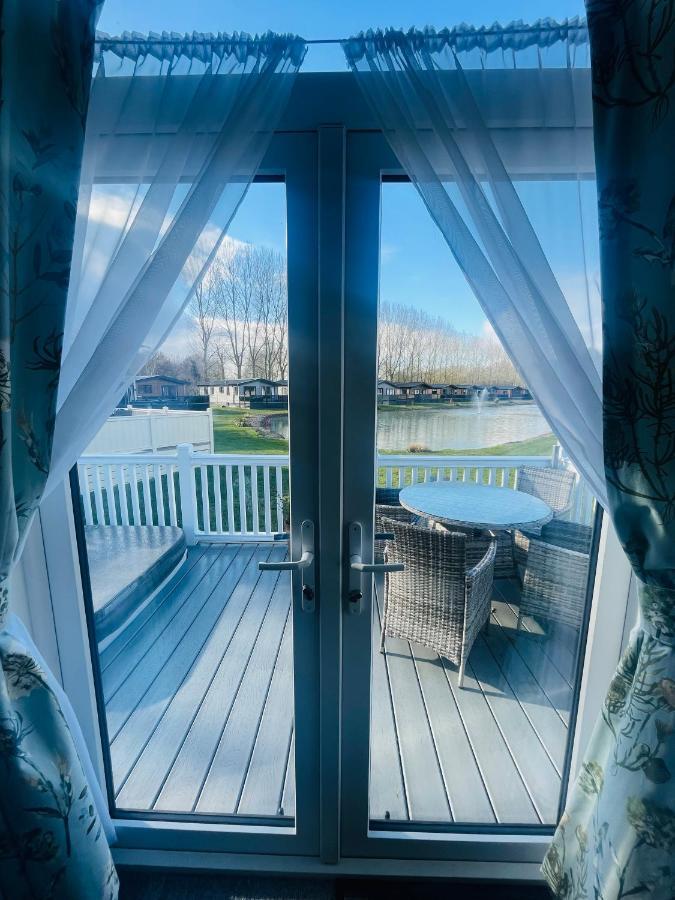 The Poplars Lodge With Hot Tub 约克 外观 照片