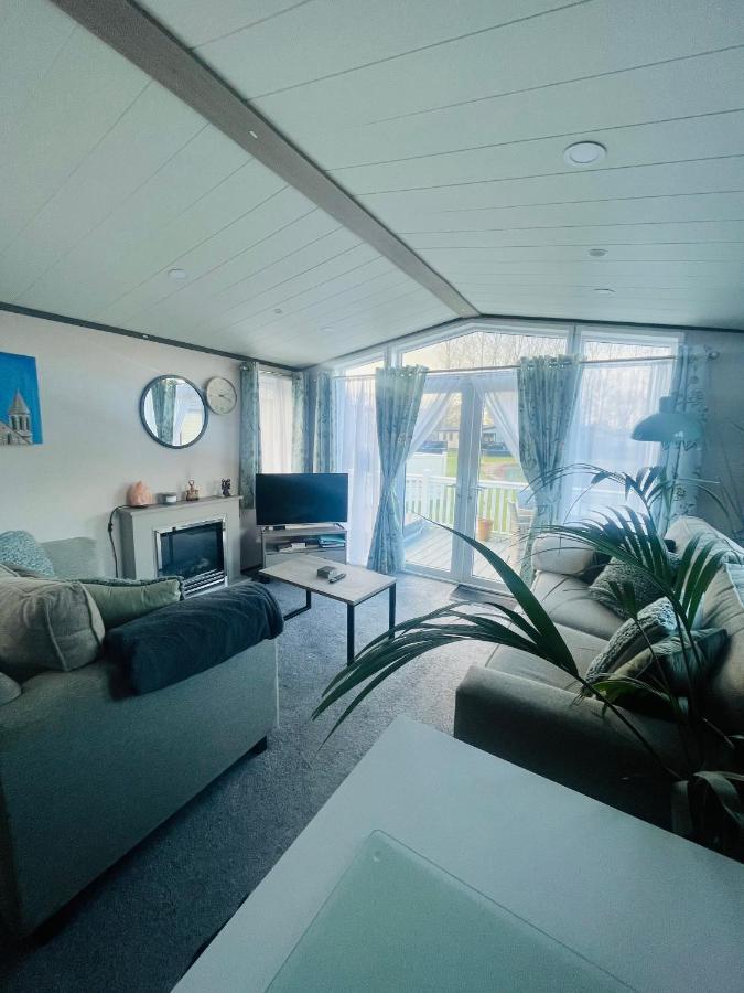 The Poplars Lodge With Hot Tub 约克 外观 照片